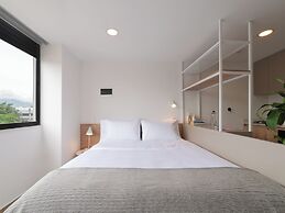 Oliving in Laureles by Wynwood House