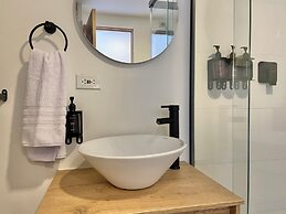 Oliving in Laureles by Wynwood House