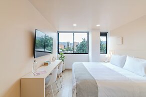 Oliving in Laureles by Wynwood House