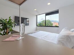 Oliving in Laureles by Wynwood House