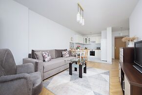 Apartment Warsaw Królewska by Renters