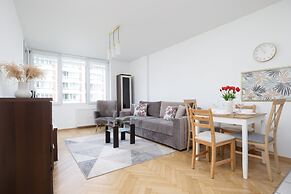 Apartment Warsaw Królewska by Renters