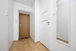 Apartment Warsaw Królewska by Renters