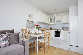 Apartment Warsaw Królewska by Renters