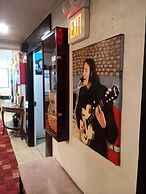 Broadway & Main Hotel