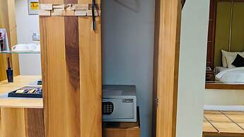 T E L E By Summerset Continental Hotel