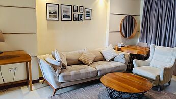 T E L E By Summerset Continental Hotel