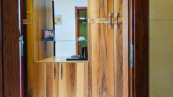 T E L E By Summerset Continental Hotel