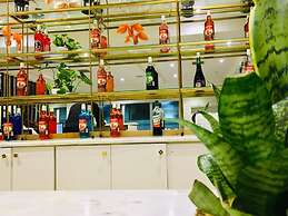 T E L E By Summerset Continental Hotel