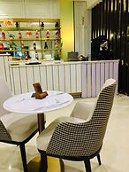 T E L E By Summerset Continental Hotel