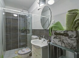 Apartments Luka & Leona