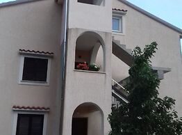 Apartments Luka & Leona