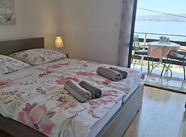Apartments Luka & Leona