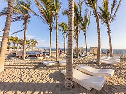 ARIA Residence Beachfront luxury