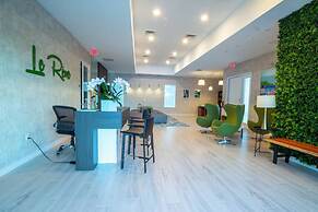 Beautiful Vacation Home With Splash Pool 35