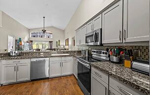 Enchanting House few min Away From the Parks 52