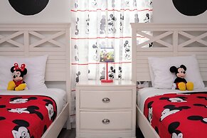 Lake View Home With Private Pool at Bella Vida 91