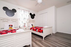 Lake View Home With Private Pool at Bella Vida 91