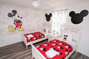 Lake View Home With Private Pool at Bella Vida 91