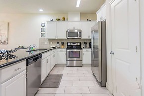 Beautiful Townhome With Hot Tub 13