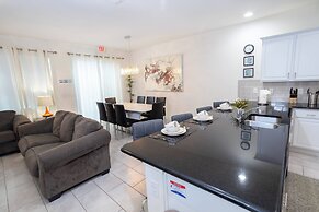 Beautiful Townhome With Hot Tub 13