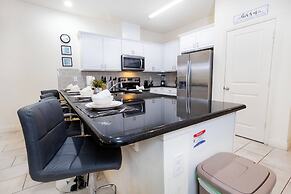 Beautiful Townhome With Hot Tub 13