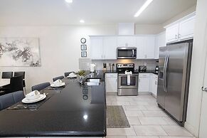 Beautiful Townhome With Hot Tub 13