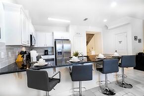 Beautiful Townhome With Hot Tub 13