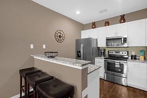 Beautiful Townhouse Next to Disney Parks 04