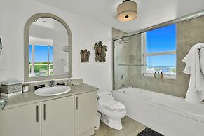 Tropical Paradise - Spacious 3-Bedroom