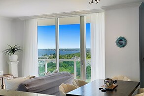 Tropical Paradise - Spacious 3-Bedroom