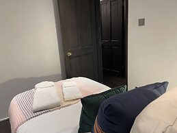 Stepney Green Gated Area with Parking & Garden