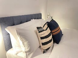 Stepney Green Gated Area with Parking & Garden