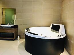 T E L E By Summerset Continental Hotel Maitama