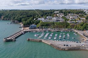 Captains View - Sea and Harbour Views Parking