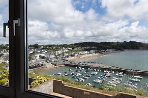 Captains View - Sea and Harbour Views Parking