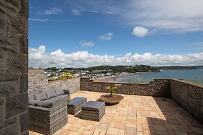 Captains View - Sea and Harbour Views Parking