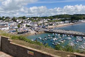 Captains View - Sea and Harbour Views Parking