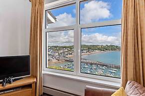 Captains View - Sea and Harbour Views Parking