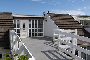 Captains View - Sea and Harbour Views Parking