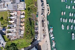 Captains View - Sea and Harbour Views Parking
