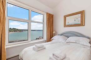 Captains View - Sea and Harbour Views Parking