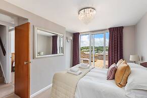 Captains View - Sea and Harbour Views Parking