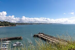 Captains View - Sea and Harbour Views Parking