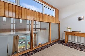 Captains View - Sea and Harbour Views Parking