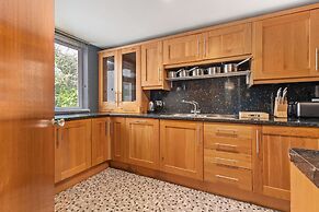 Captains View - Sea and Harbour Views Parking