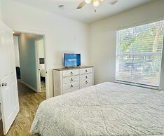 Cozy Condo Minutes Away From Disney