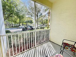 Cozy Condo Minutes Away From Disney