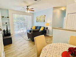 Cozy Condo Minutes Away From Disney