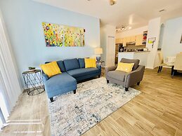 Cozy Condo Minutes Away From Disney